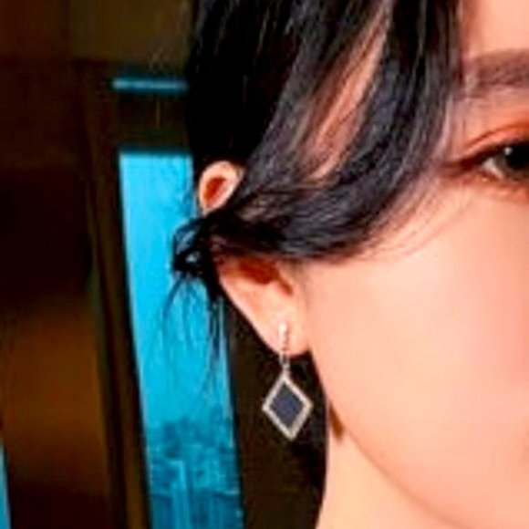 New 18k Gold Plated Cultured Onyx White Sapphire Drop Earrings - Picture 2 of 2